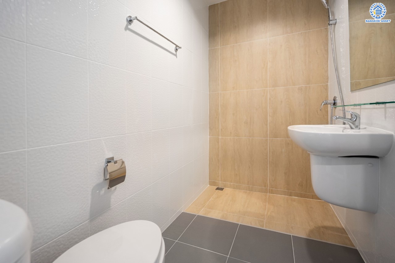 บ้านมือสองตกแต่งใหม่ หน้าโครงการติดรถไฟฟ้า "สถานีไทรม้า"!! ม.ซื่อตรง รัตนาธิเบศร์ ทาวน์เฮ้าส์ หลังใหญ่ เนื้อที่ 26 ตร.ว. ฟังก์ชัน 3 ห้องนอน 2 ห้องน้ำ 1 ที่จอดรถ ทำเลใกล้ เซ็นทรัลรัตนาธิเบศร์ และทางด่วน "งามวงศ์วาน"